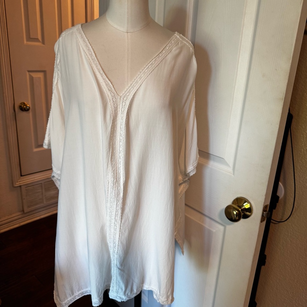 Elegant White Women's Tunic Top - Picture 9 of 10